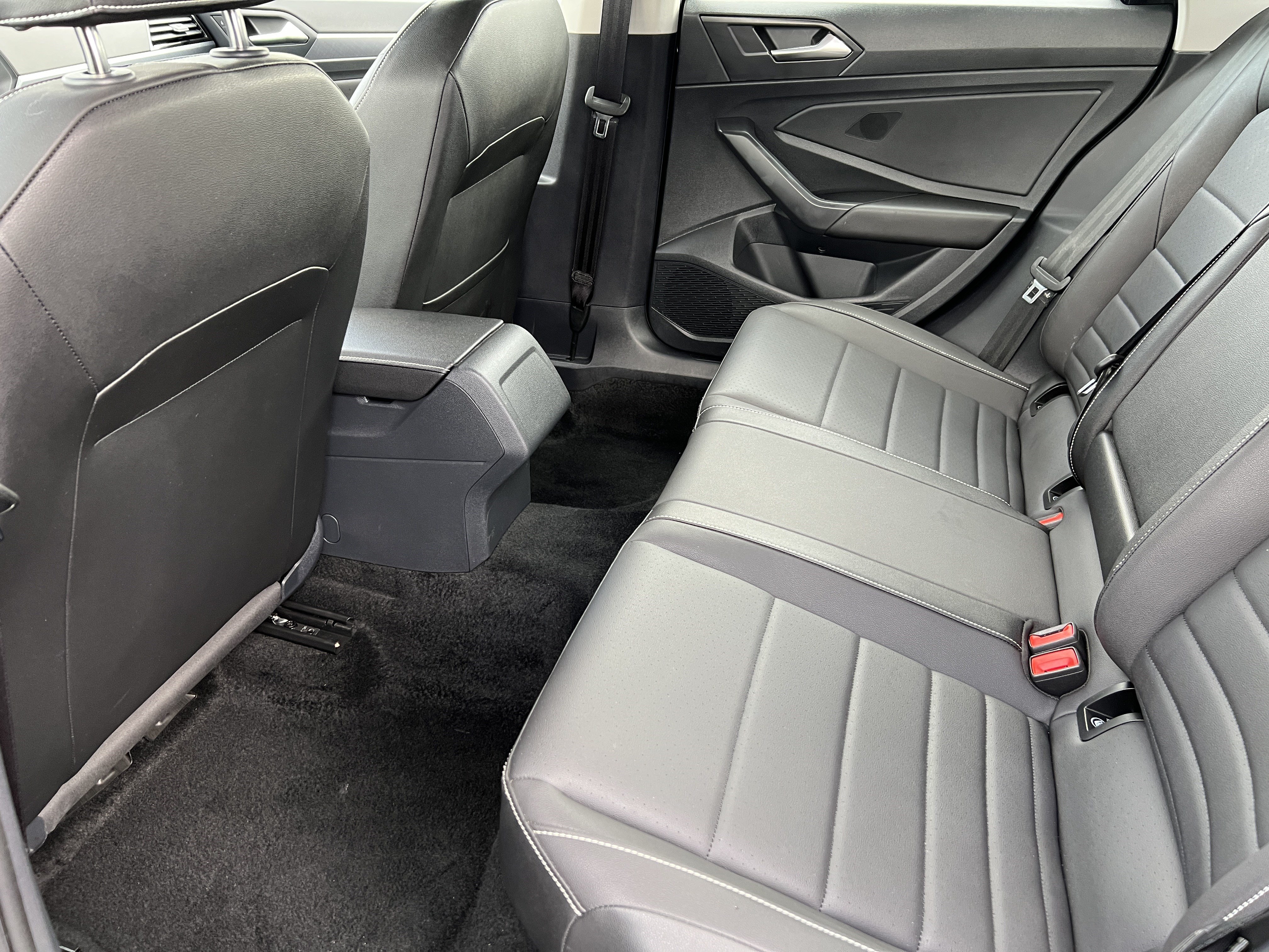 Used 2024 Volkswagen Jetta SE FWD image 13