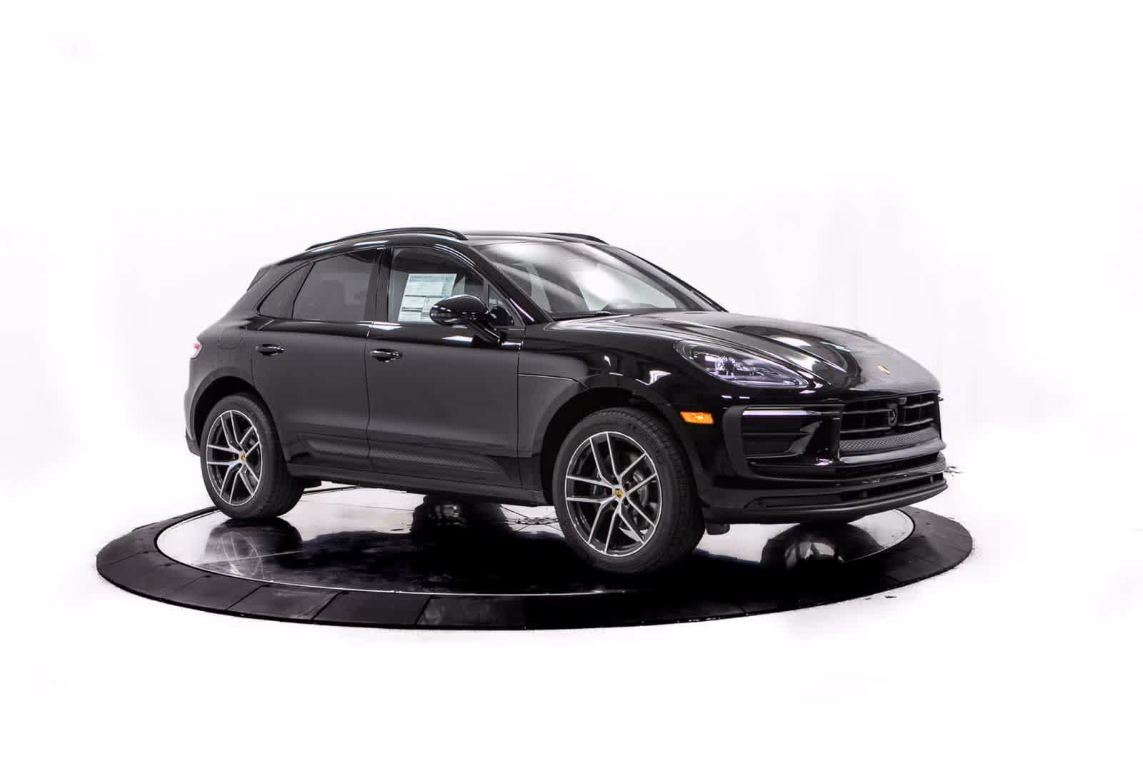 Certified 2026 Porsche Macan AWD/4WD image 9