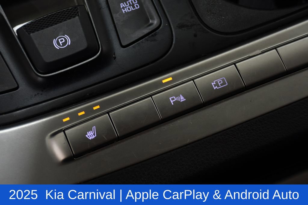 Used 2025 Kia Carnival FWD image 23
