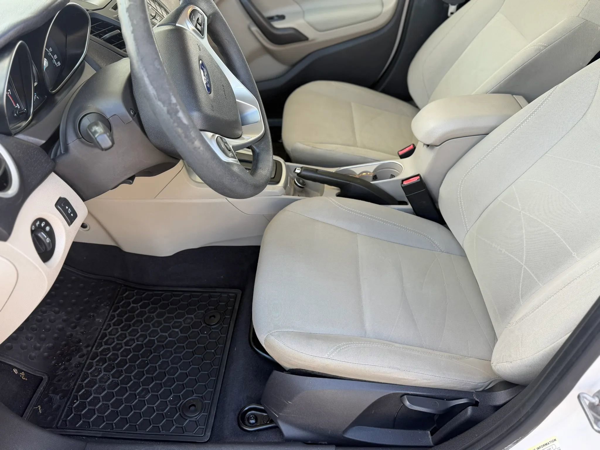 Used 2018 Ford Fiesta SE FWD image 9