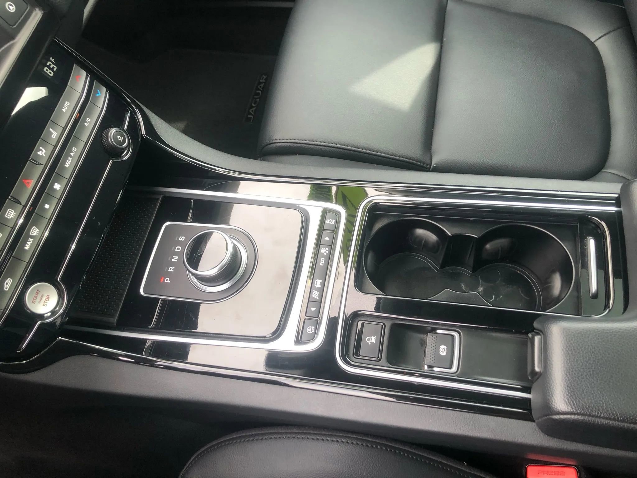 Used 2018 Jaguar XE Premium image 16