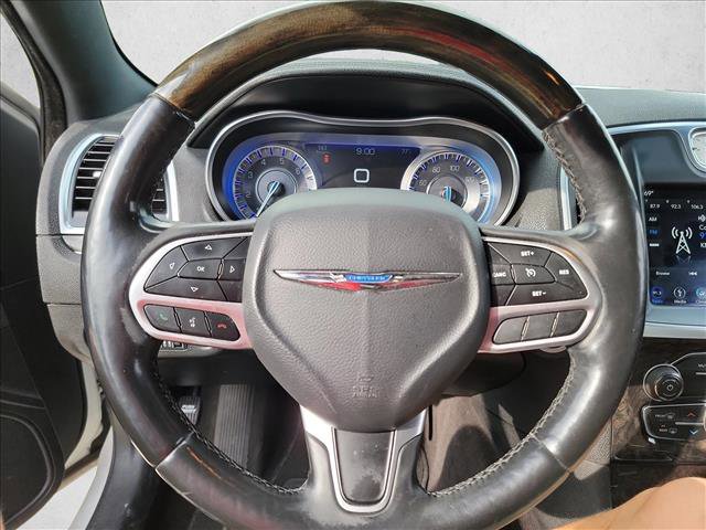 Used 2018 Chrysler 300 Limited RWD image 16