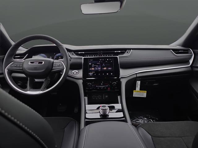 New 2025 Jeep Grand Cherokee Altitude AWD/4WD image 5