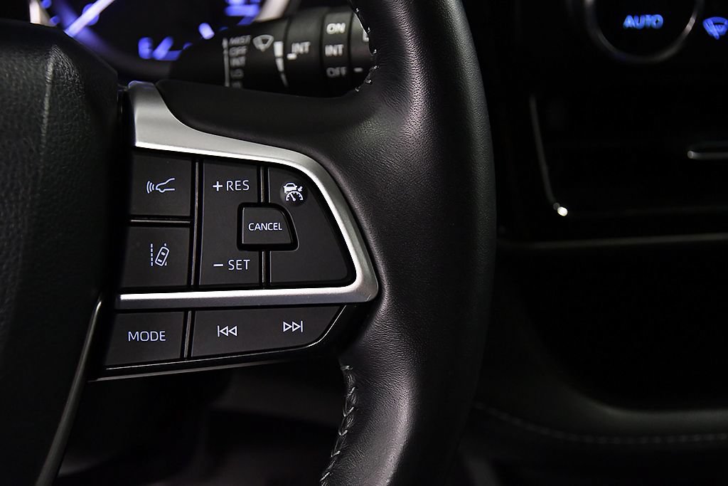 Used 2023 Toyota Highlander LE AWD/4WD image 21