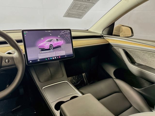 Used 2024 Tesla Model Y 2WD image 25