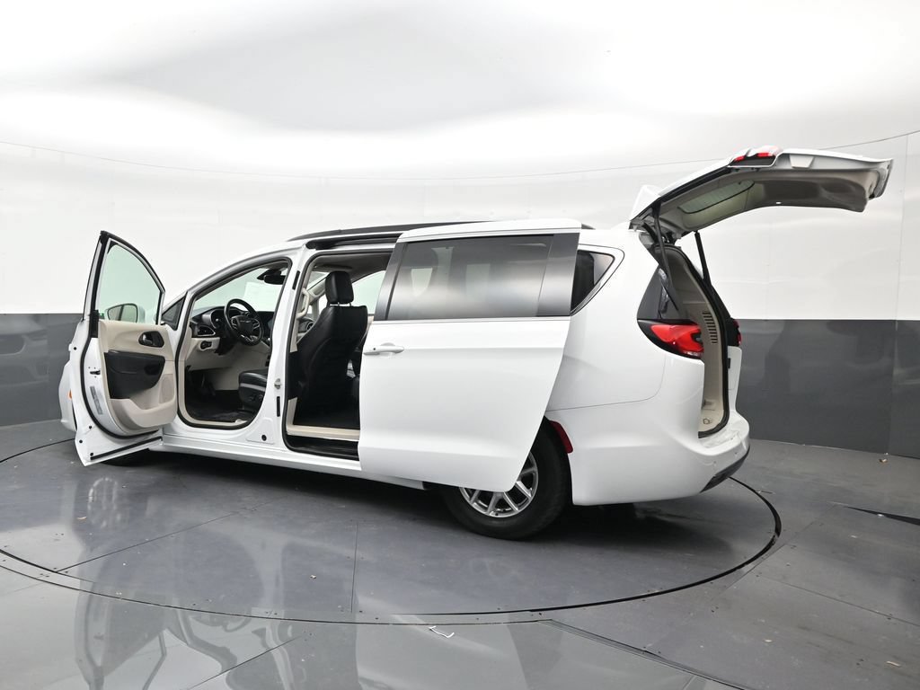 Used 2022 Chrysler Pacifica Touring-L FWD image 31