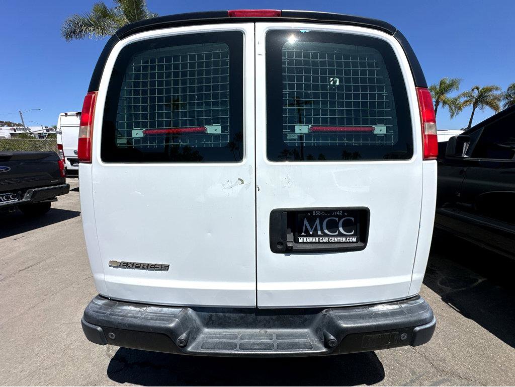 Used 2018 Chevrolet Express 2500 w/ Driver Convenience Package RWD image 5