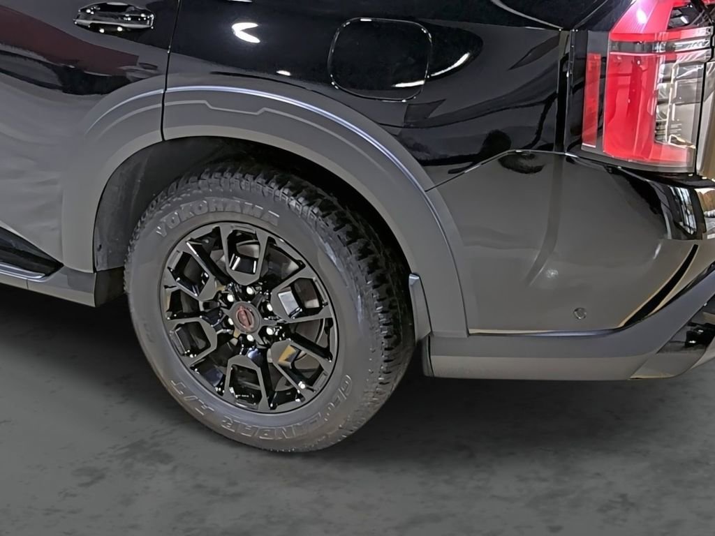 Used 2025 Nissan Armada PRO-4X image 9