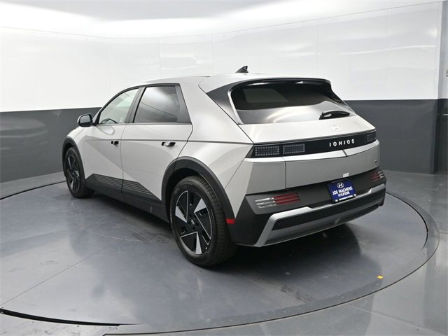 New 2025 Hyundai Ioniq 5 SE image 6