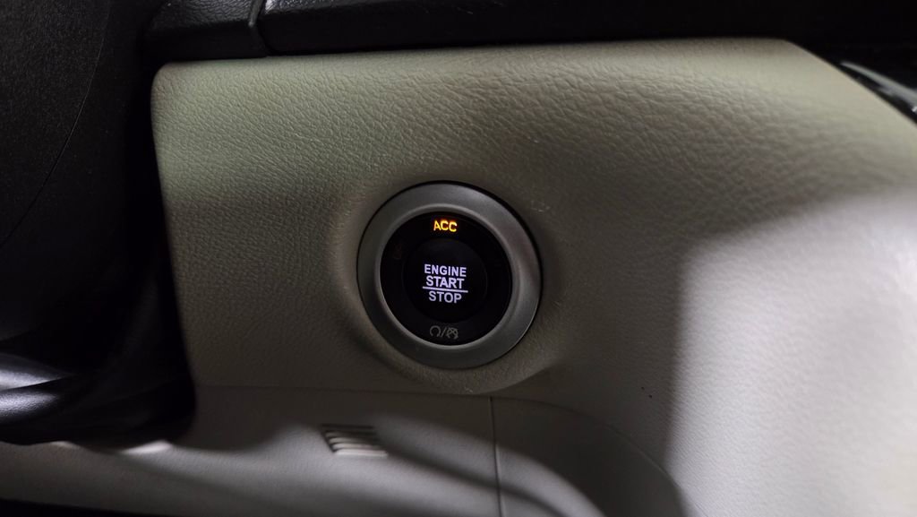 Used 2021 Chrysler Pacifica Touring-L FWD image 22
