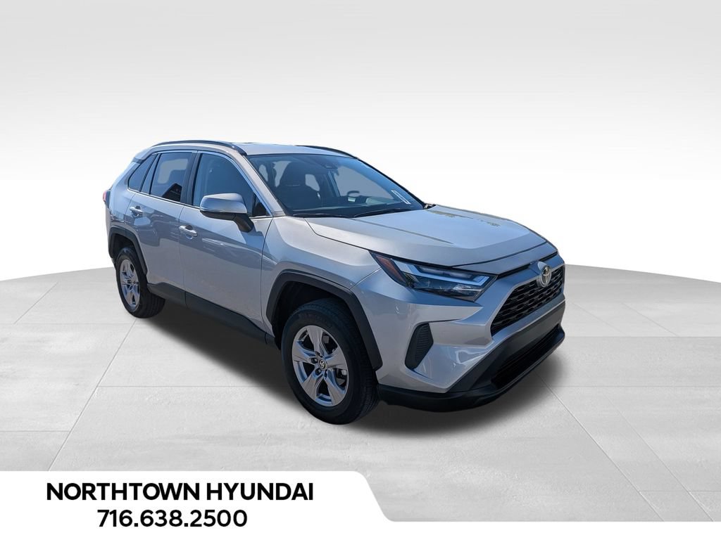 Used 2025 Toyota RAV4 XLE AWD/4WD image 10