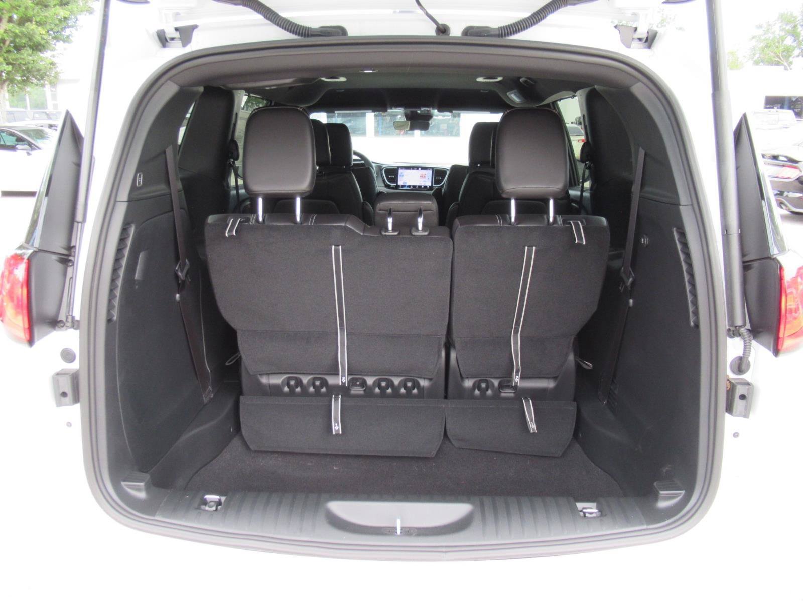 New 2026 Chrysler Voyager LX FWD image 32