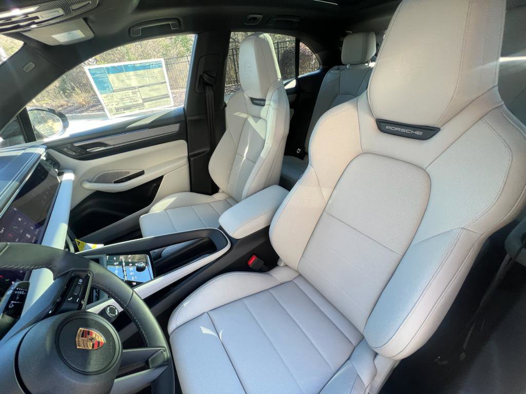 Certified 2024 Porsche Macan 4 Electric image 5