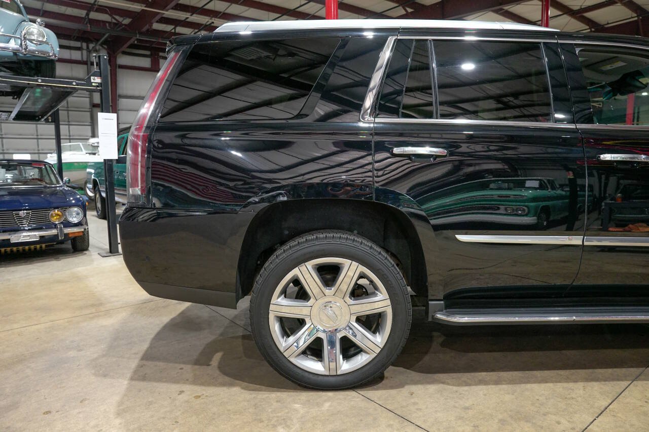 Used 2017 Cadillac Escalade Luxury AWD/4WD image 9