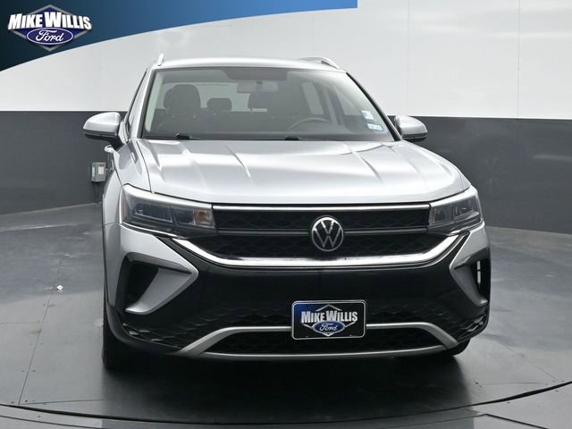 Used 2022 Volkswagen Taos SE image 2