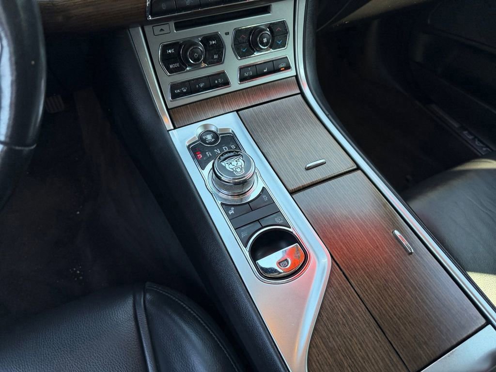 Used 2014 Jaguar XF 3.0 image 15