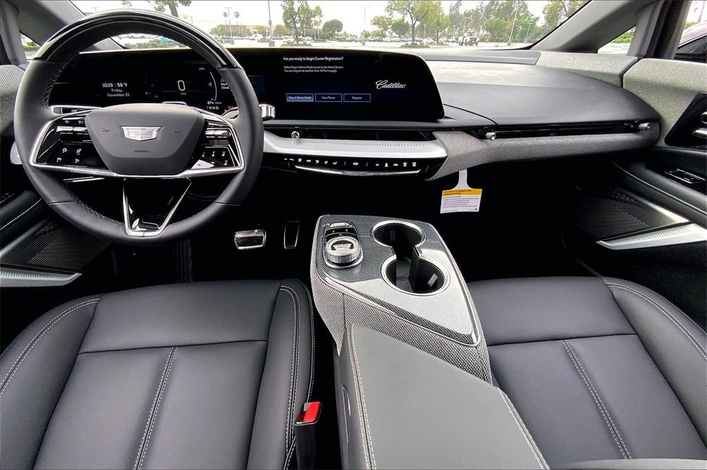 New 2026 Cadillac Optiq Luxury 1 image 7