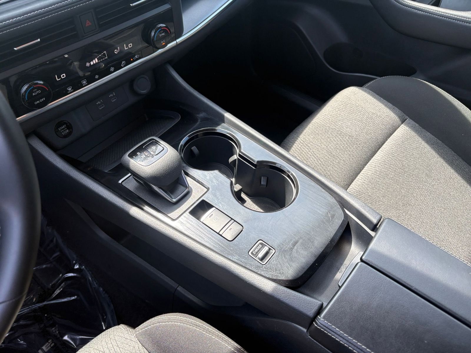 Used 2025 Nissan Rogue SV FWD image 44