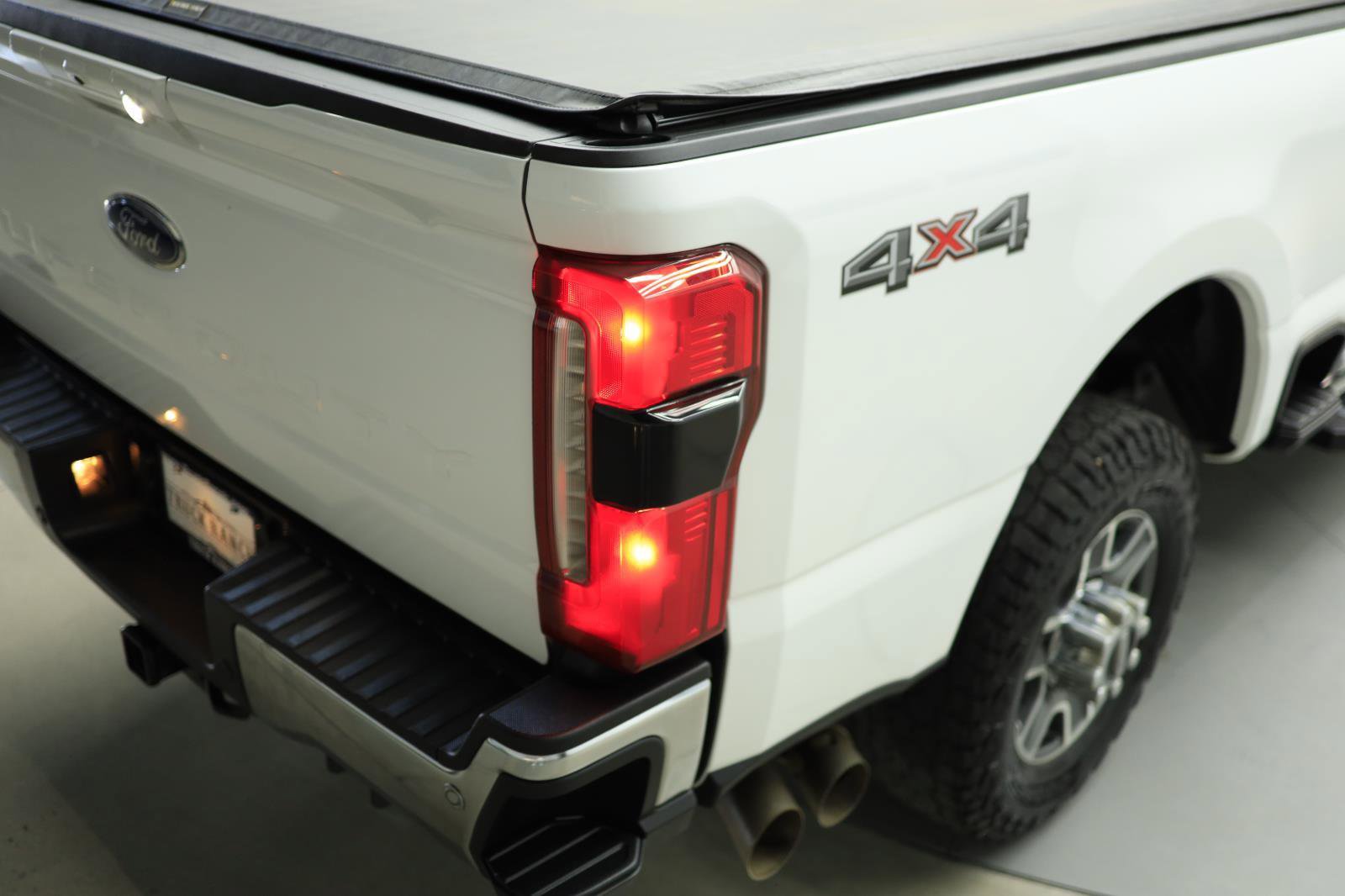Used 2023 Ford F350 Lariat image 13