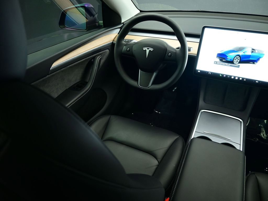 Used 2025 Tesla Model Y Long Range image 42