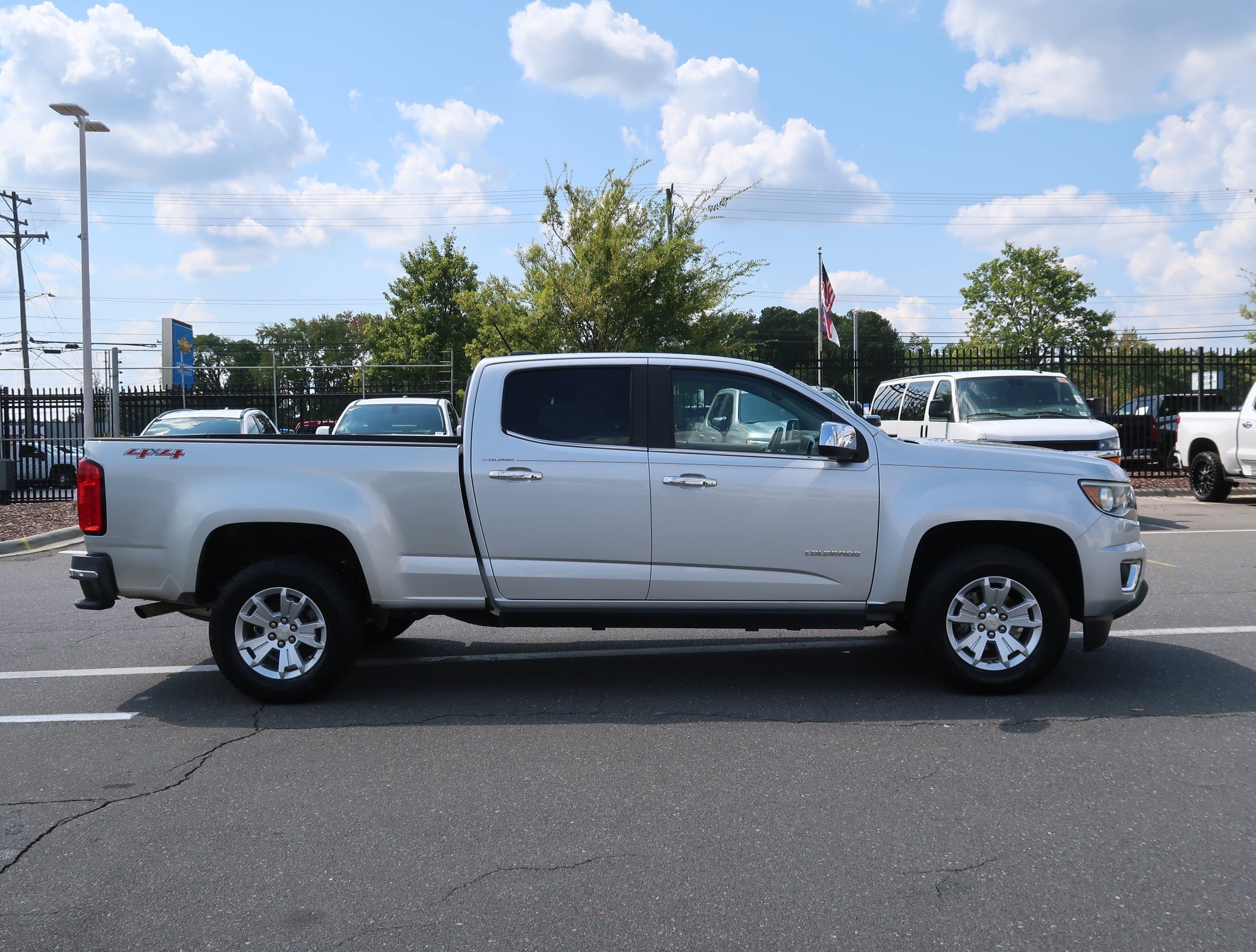 Used 2019 Chevrolet Colorado LT w/ Luxury Package, Chrome AWD/4WD image 11