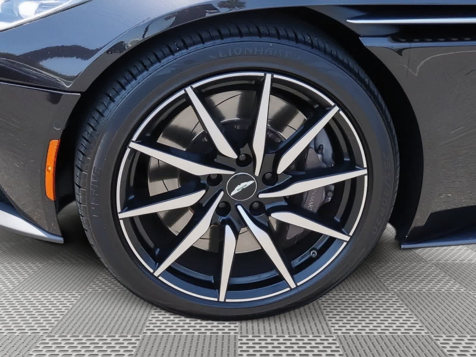 Used 2020 Aston Martin DB11 Coupe RWD image 13