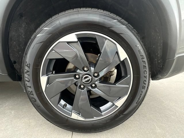 Used 2024 Nissan Rogue SV FWD image 9