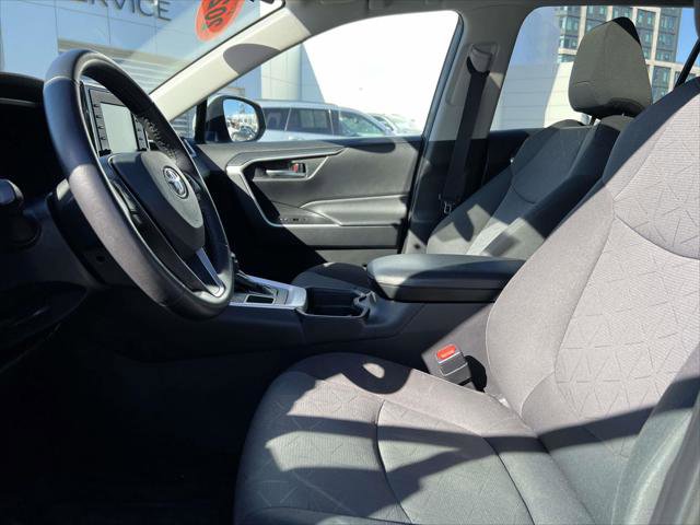 Used 2020 Toyota RAV4 XLE w/ Convenience Package image 18