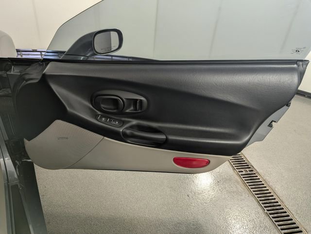 Used 2003 Chevrolet Corvette Coupe w/ Preferred Equipment Group RWD image 22