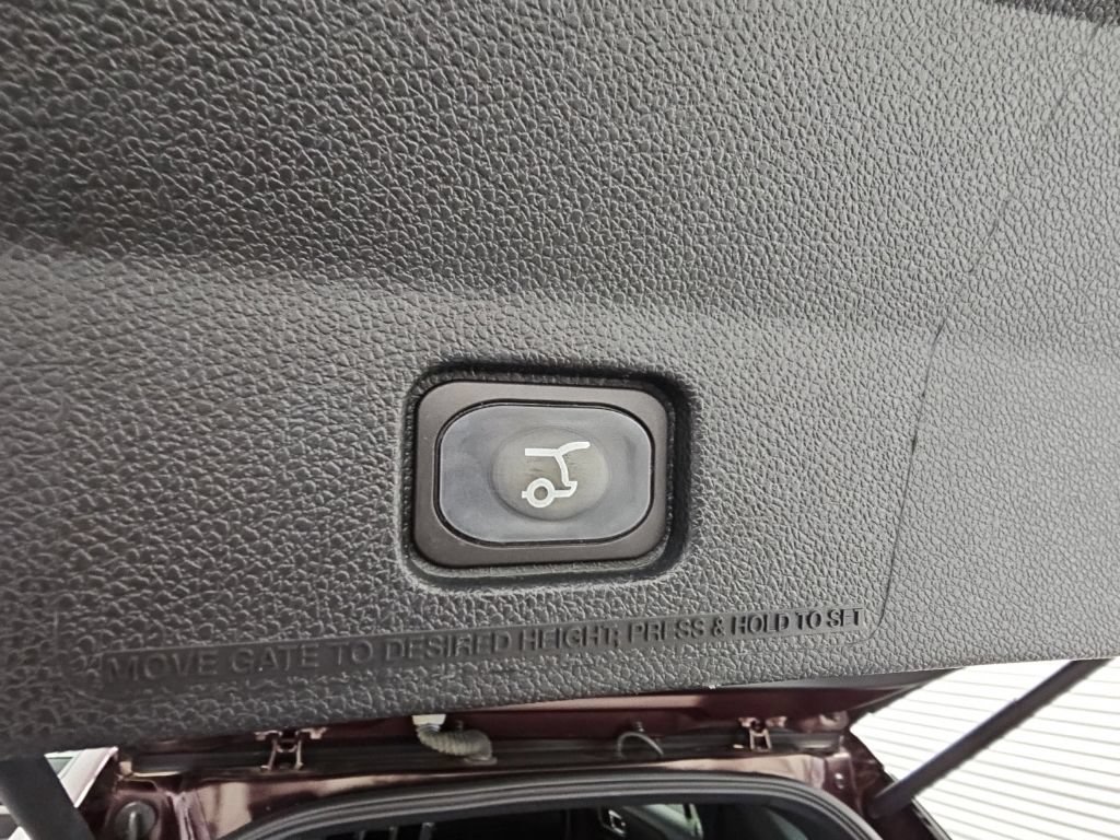 Used 2018 Ford Explorer XLT w/ Equipment Group 202A FWD image 38