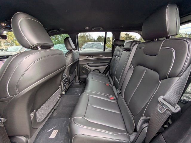 New 2025 Jeep Grand Cherokee Limited w/ Black Appearance Package image 12