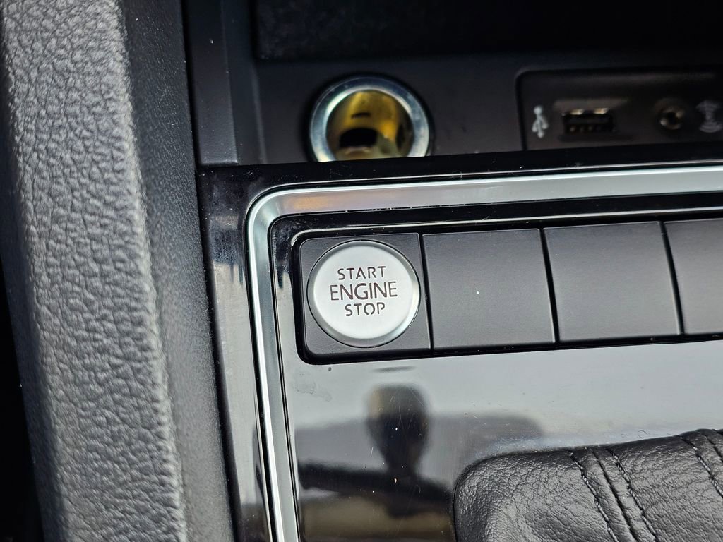 Used 2017 Volkswagen Jetta SEL image 32