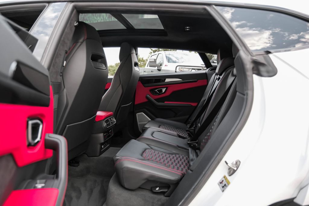 Used 2022 Lamborghini Urus image 48