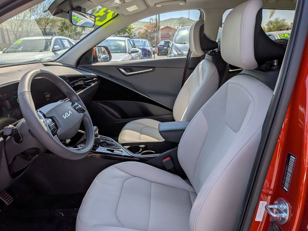 Used 2023 Kia Niro EX Touring image 16