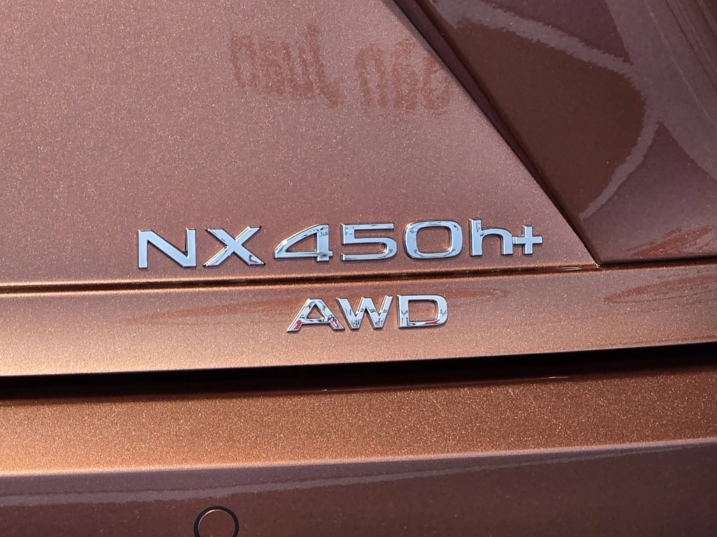 Used 2025 Lexus NX 450h+ F Sport image 11
