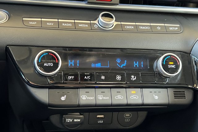 Used 2025 Hyundai Elantra Limited FWD image 25