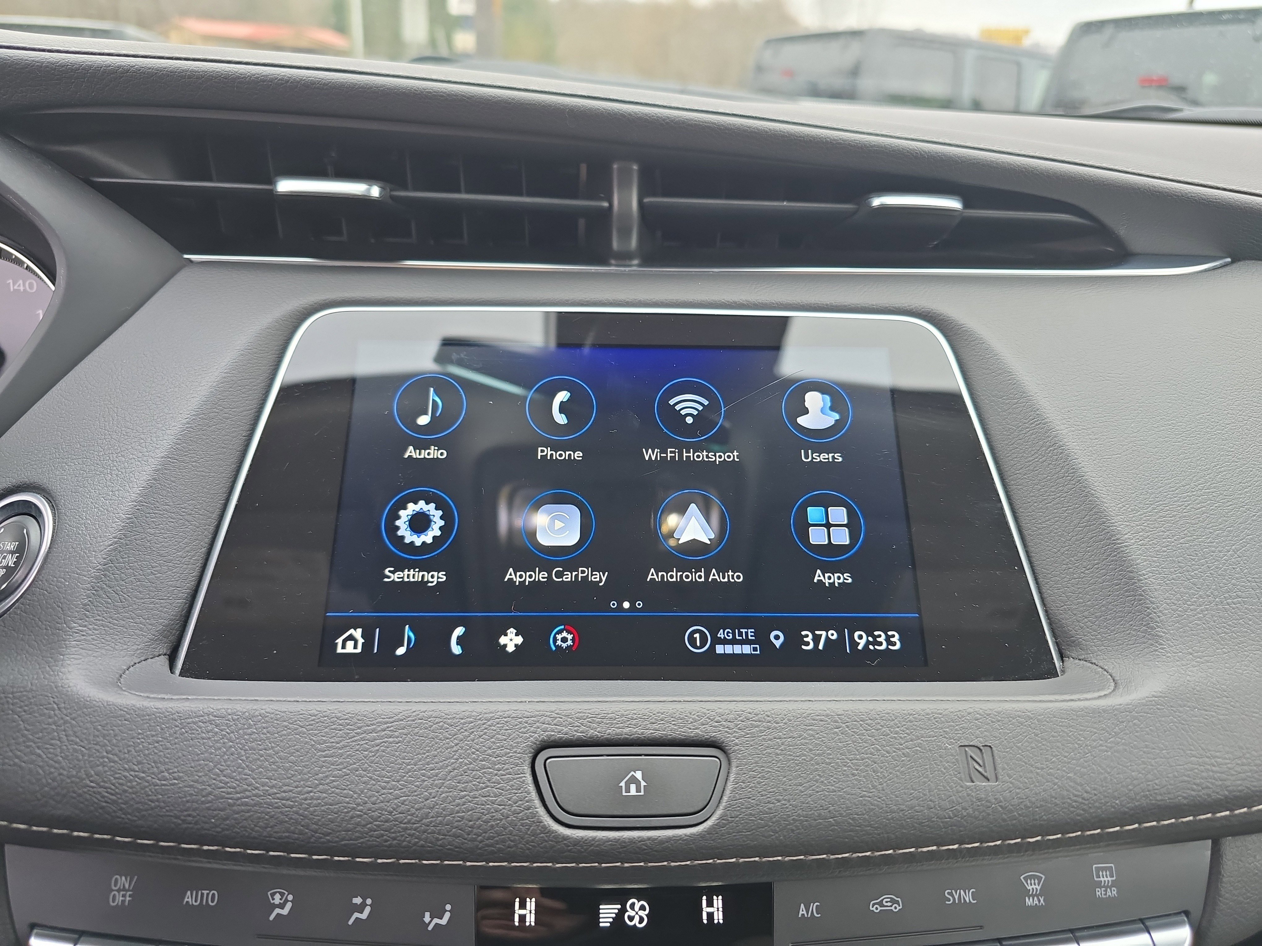 Used 2021 Cadillac XT4 Luxury w/ Cold Weather Package image 28