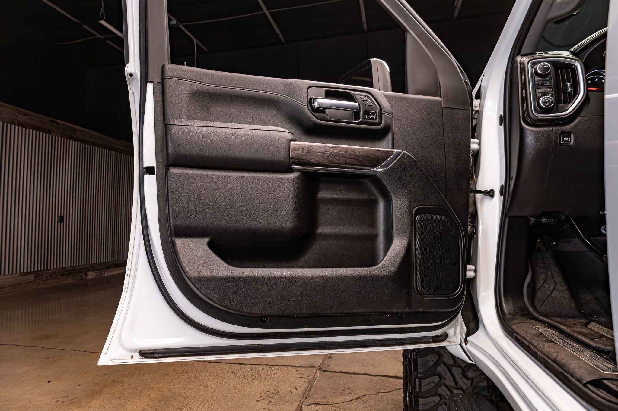 Used 2023 Chevrolet Silverado 3500 LTZ w/ Z71 Off-Road Package image 29