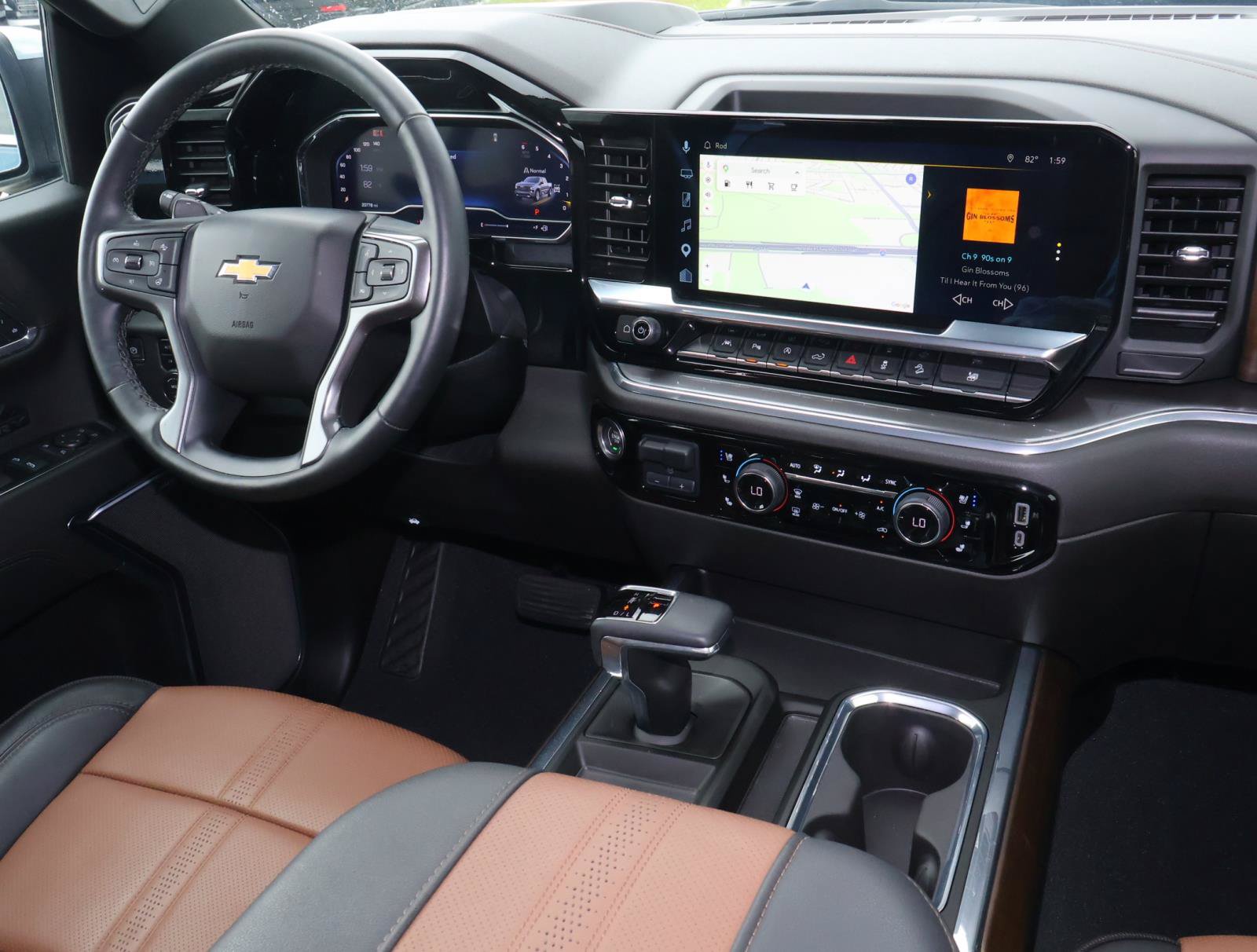 Used 2024 Chevrolet Silverado 1500 High Country w/ Technology Package AWD/4WD image 11