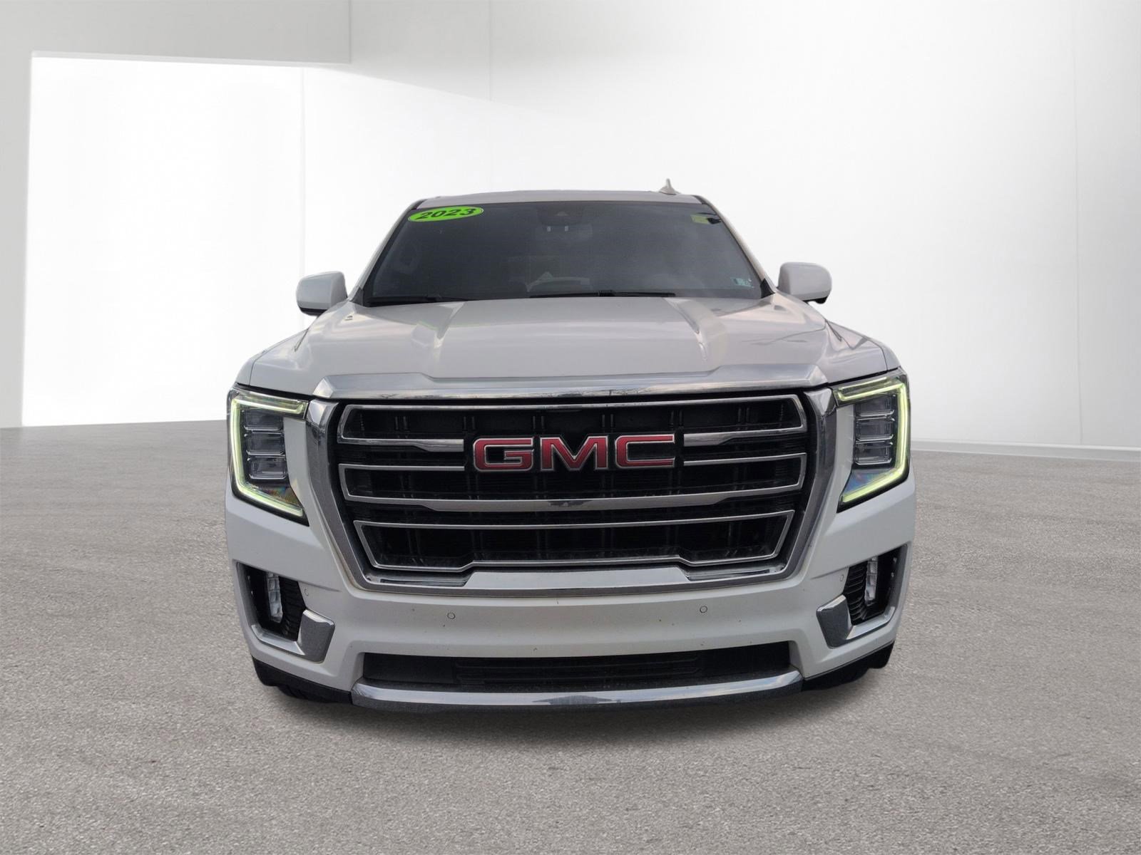 Used 2023 GMC Yukon SLT AWD/4WD image 2