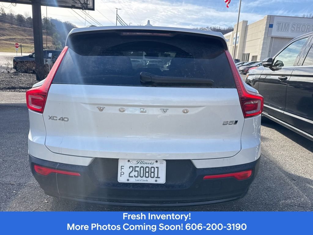 Used 2024 Volvo XC40 B5 Core image 5
