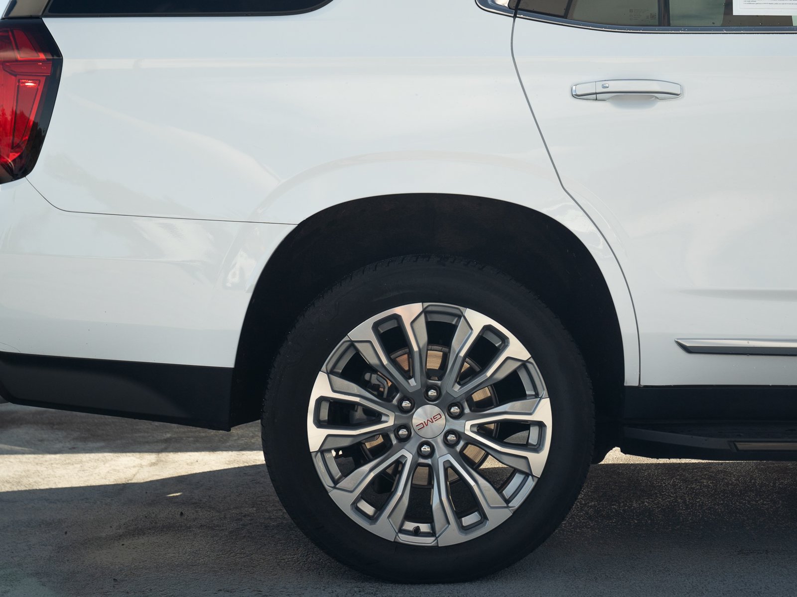 Used 2023 GMC Yukon Denali AWD/4WD image 14