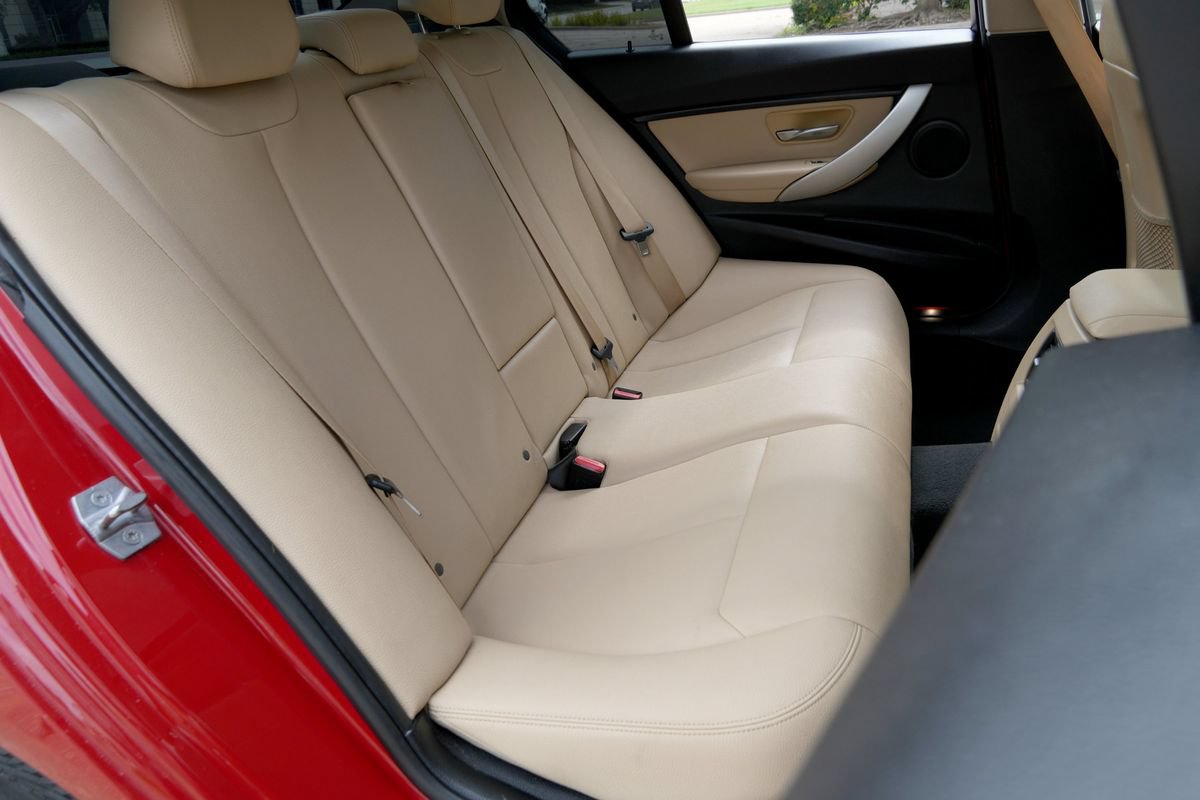 Used 2018 BMW 320i Sedan w/ Convenience Package RWD image 13
