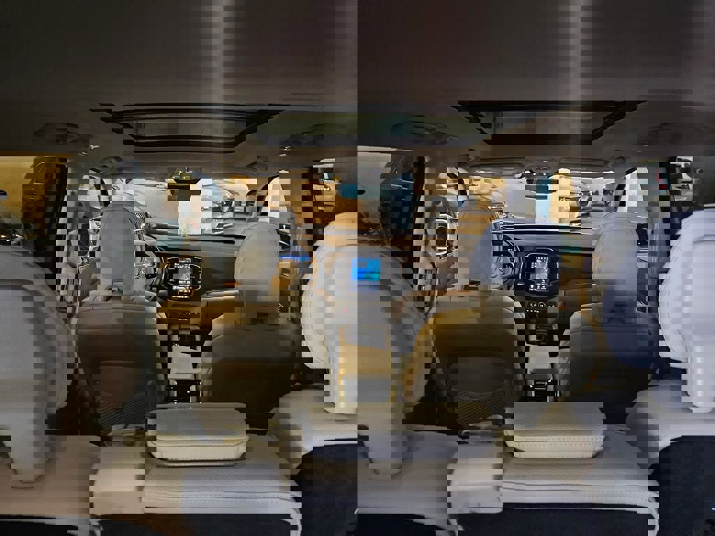 Certified 2023 Volvo XC90 B6 Plus w/ Protection Package image 9