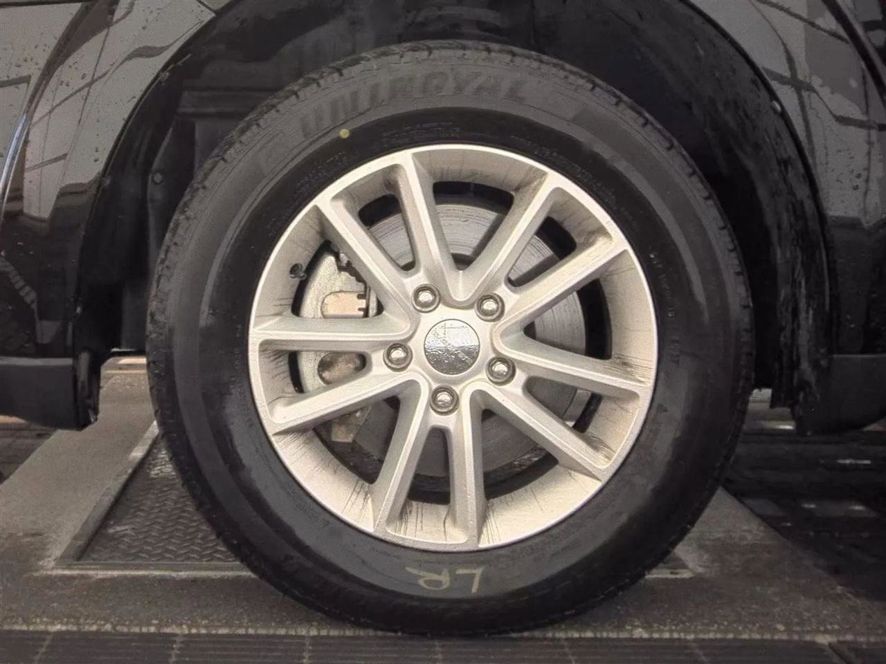 Used 2015 Dodge Journey SXT w/ Flexible Seating Group image 9