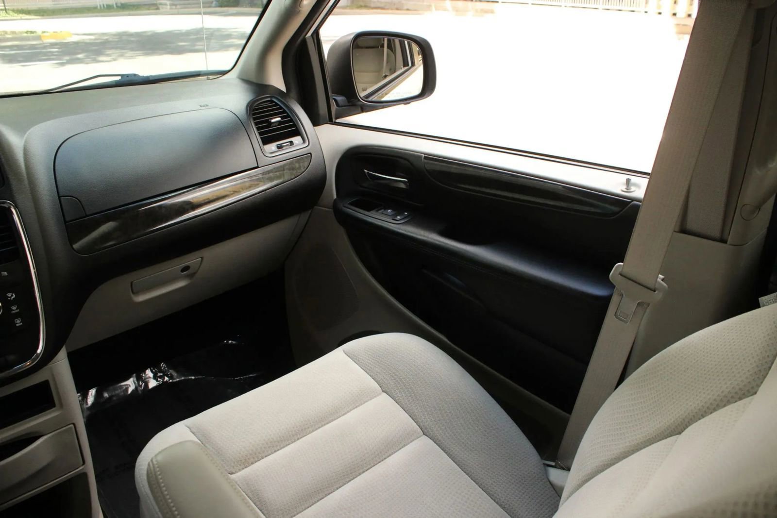 Used 2016 Dodge Grand Caravan SE w/ Quick Order Package 29E SE image 25