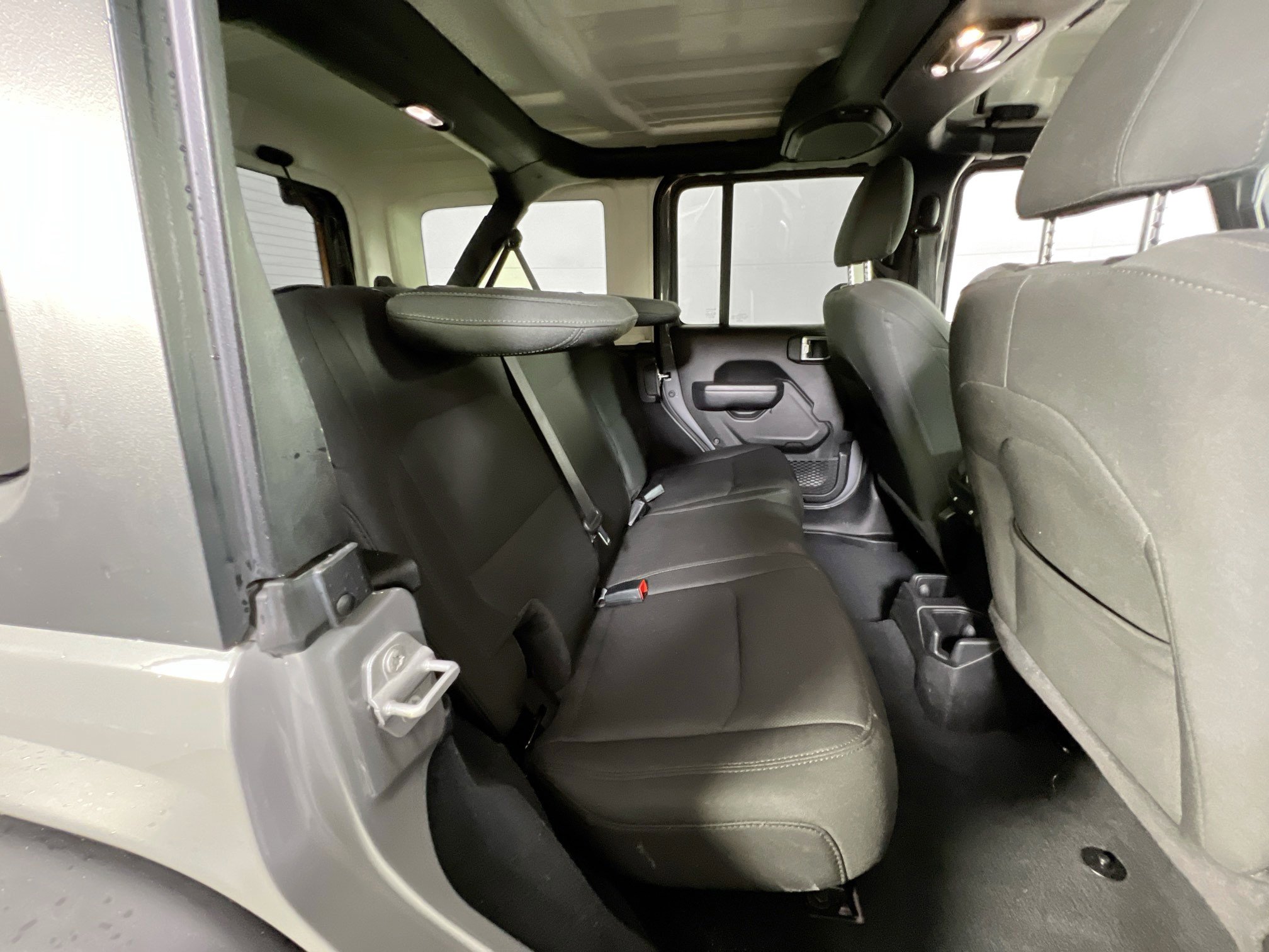 Used 2022 Jeep Wrangler Unlimited Sport image 23