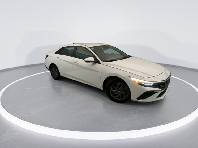 Used 2024 Hyundai Elantra SEL FWD image 8