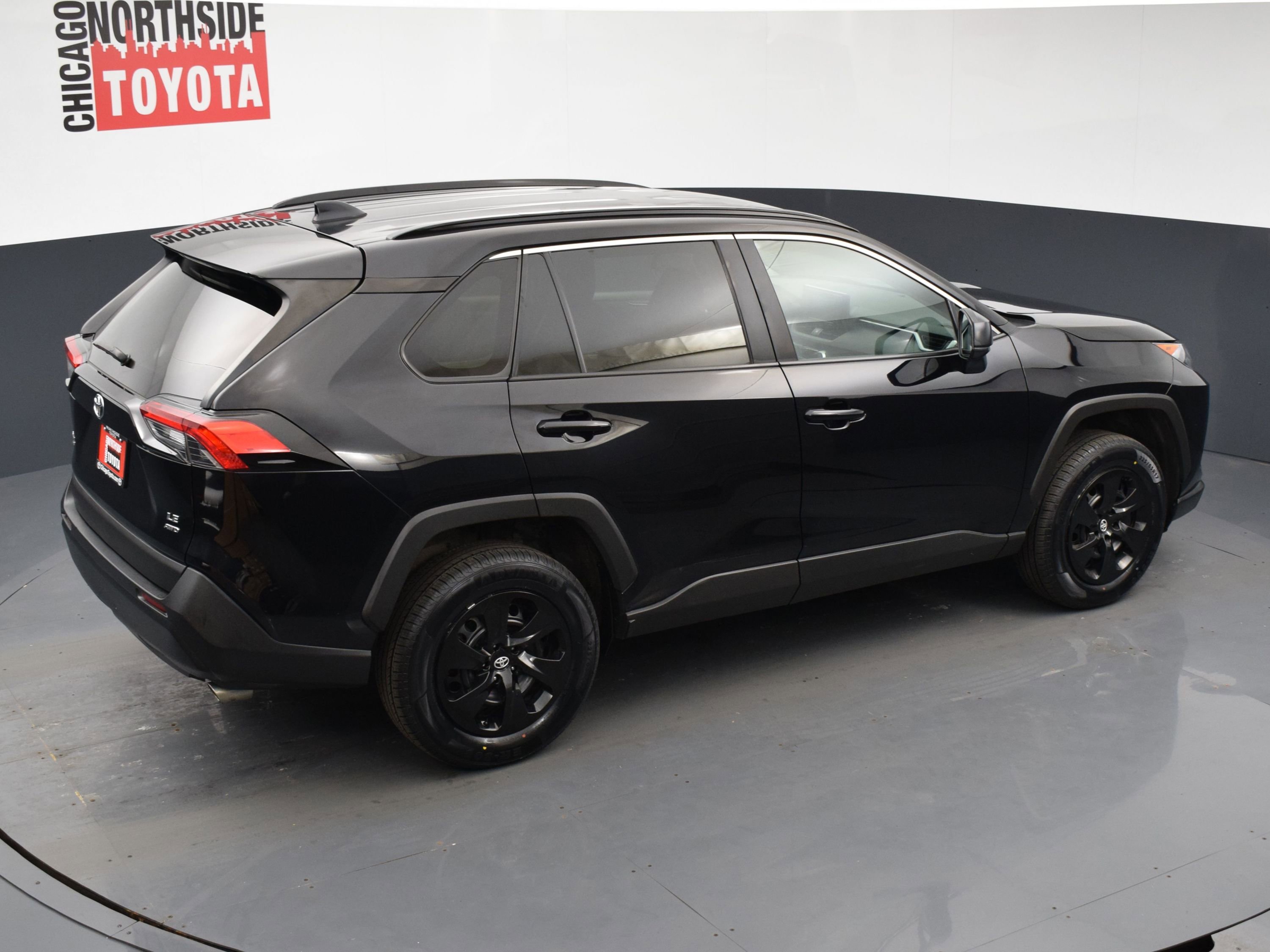 Used 2021 Toyota RAV4 LE AWD/4WD image 19