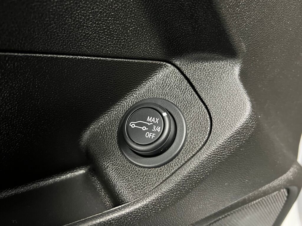 Used 2023 GMC Terrain SLE w/ Driver Convenience Package image 16